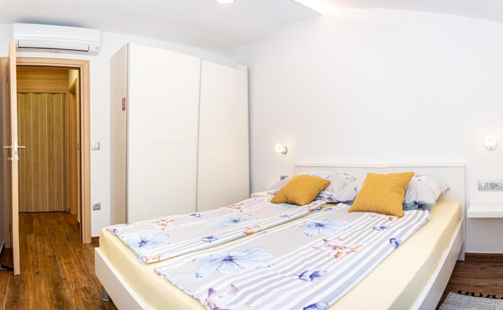 App Roko 3 Apartment Porec Bagian luar foto