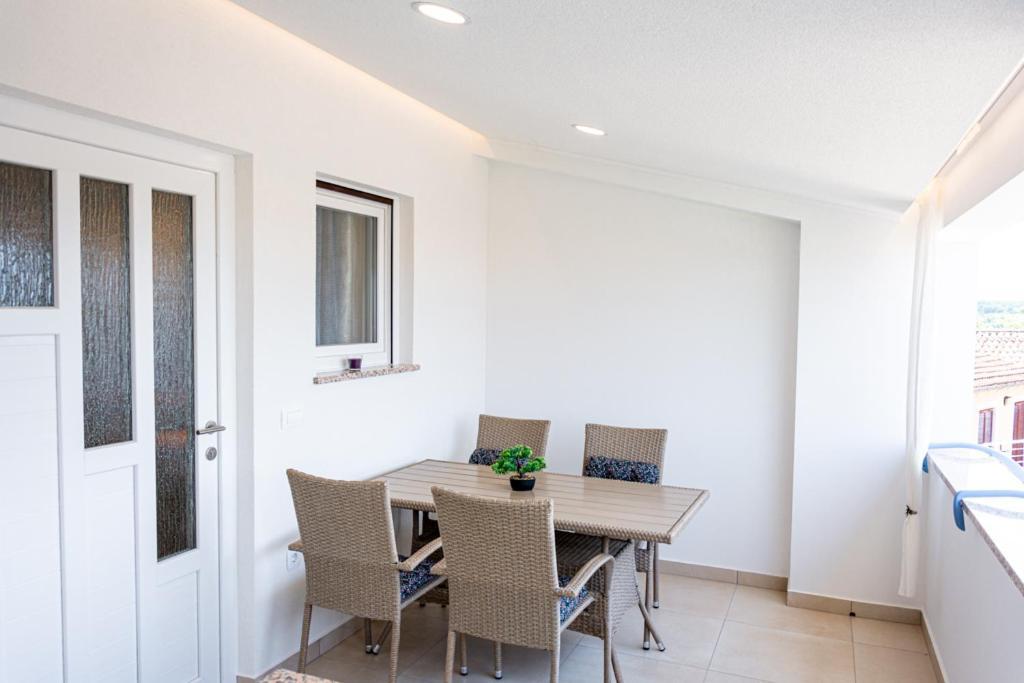 App Roko 3 Apartment Porec Bagian luar foto